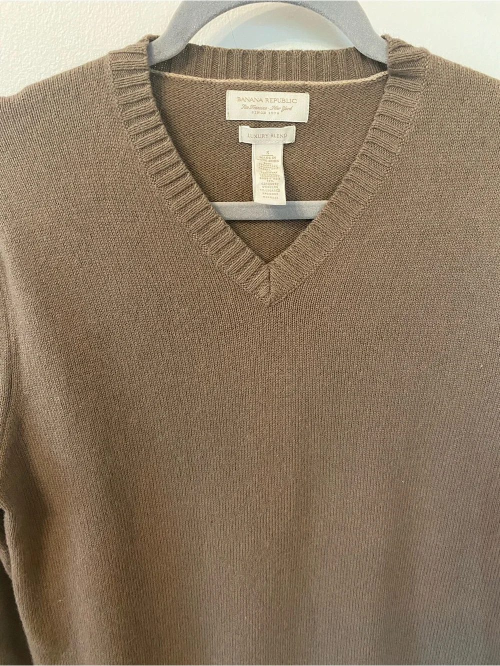 Banana Republic Men's brown V-Neck Luxury Blend Sweater cotton angora & cashmere
